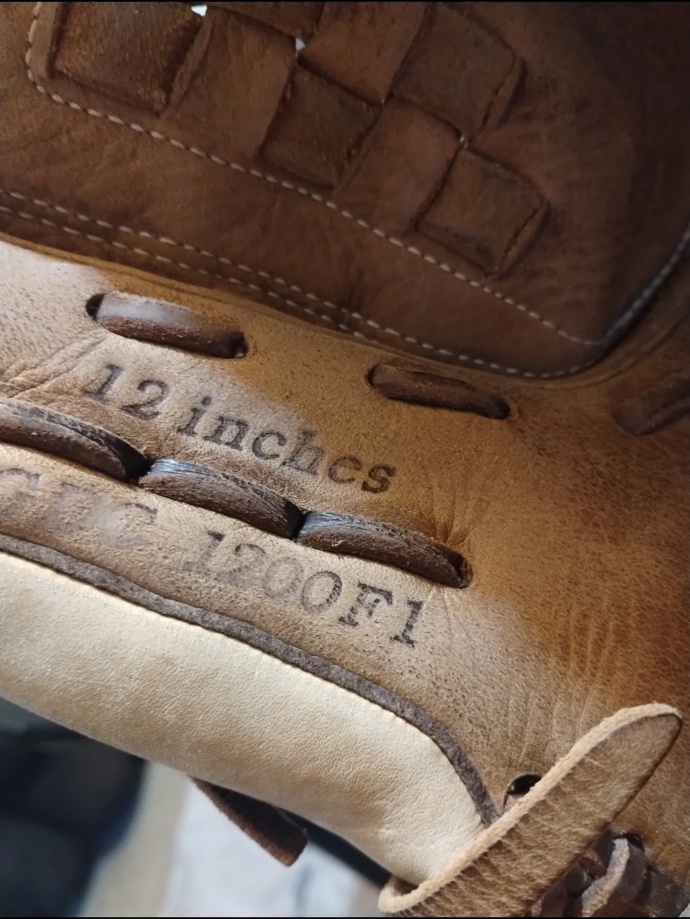 Mizuno Brown Leather Softball ll Glove - 12 Inch Fastpitch